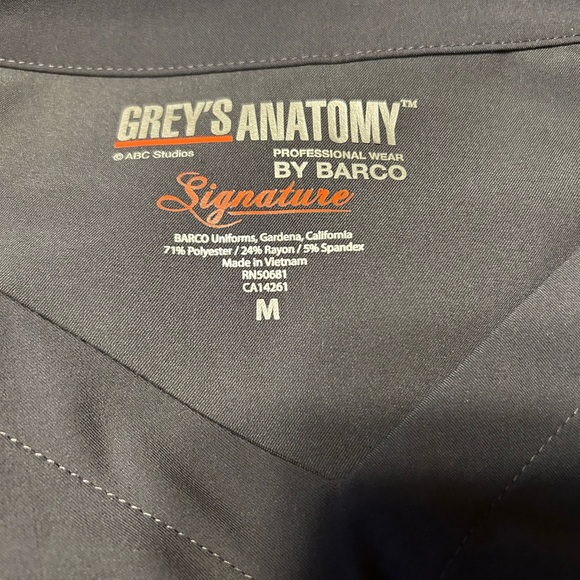 Slate Gray Grey’s Anatomy Scrub Top - Picture 7 of 10